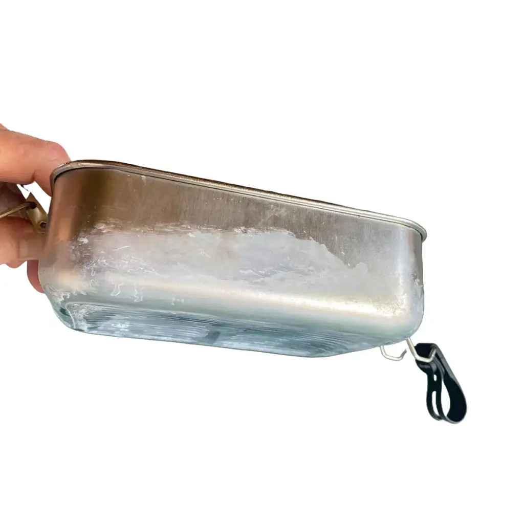If the heating pad was not in the protective cover when heating with the HEAT.me Lunchbox Kit, a white magnesium film forms on the stainless steel surface after heating - which is also very easy to clean.